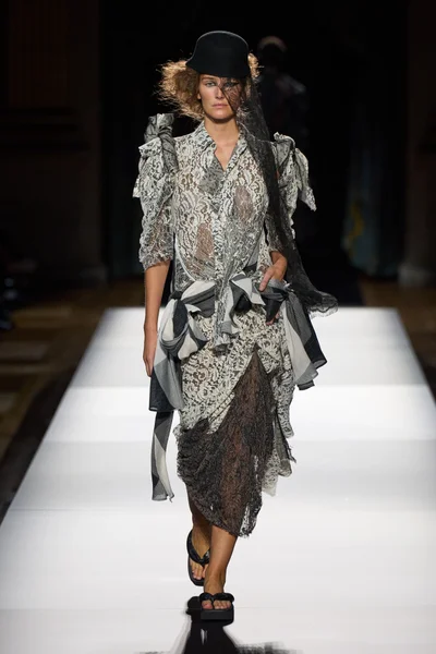 Look 17